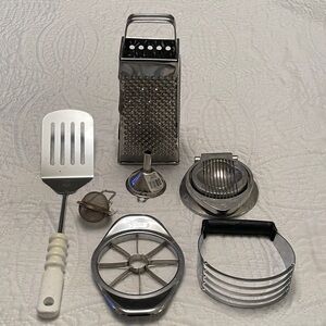 Set of 7 Metal Kitchen Gadgets